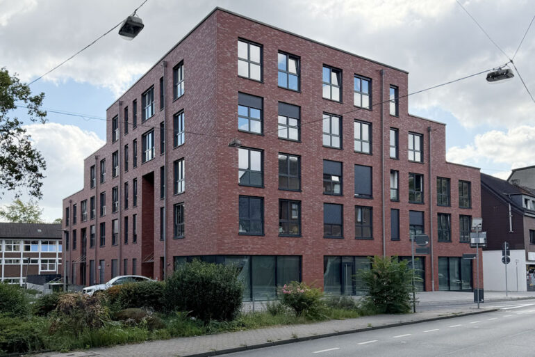Neubau eines Wohn- und Geschäftshauses mit 33 Wohnungen